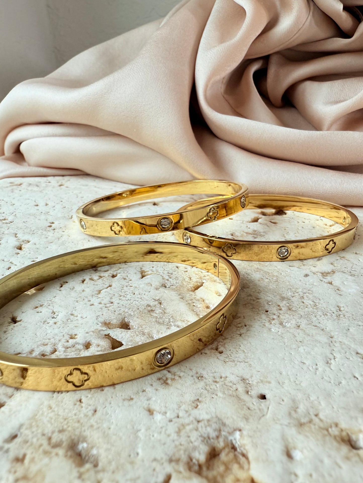 Clover bangle