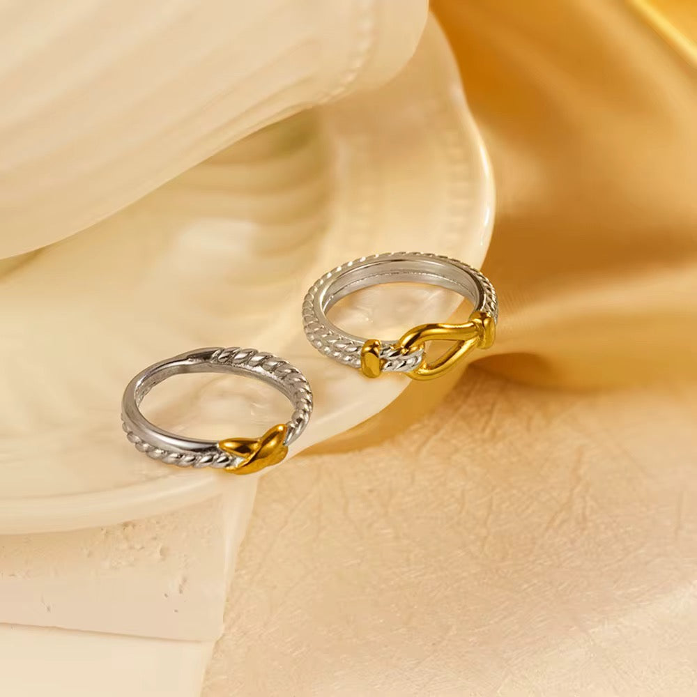 Amara Ring | Two-Tone Link Ring