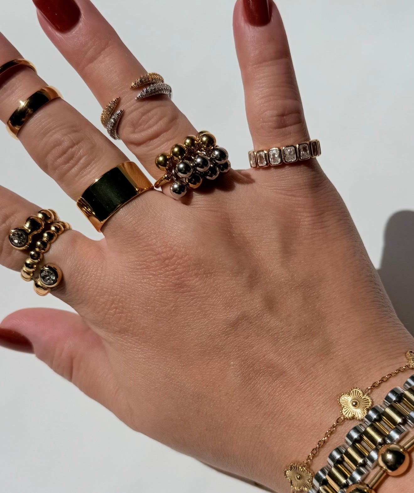 Sleek Radiance ring