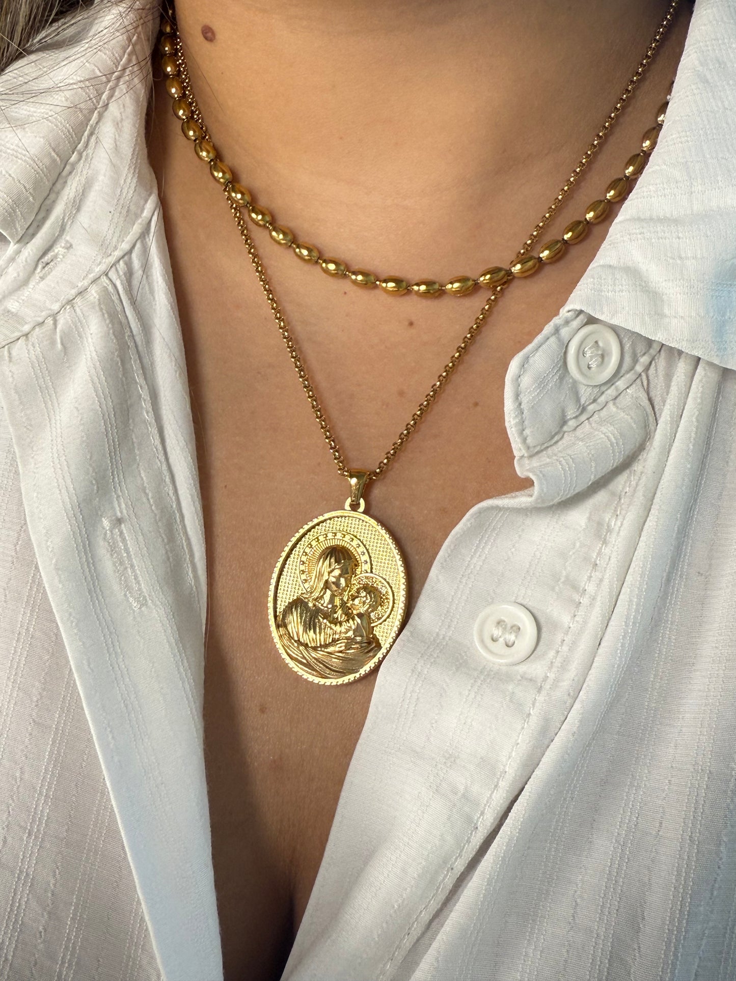 María y Jesús necklace