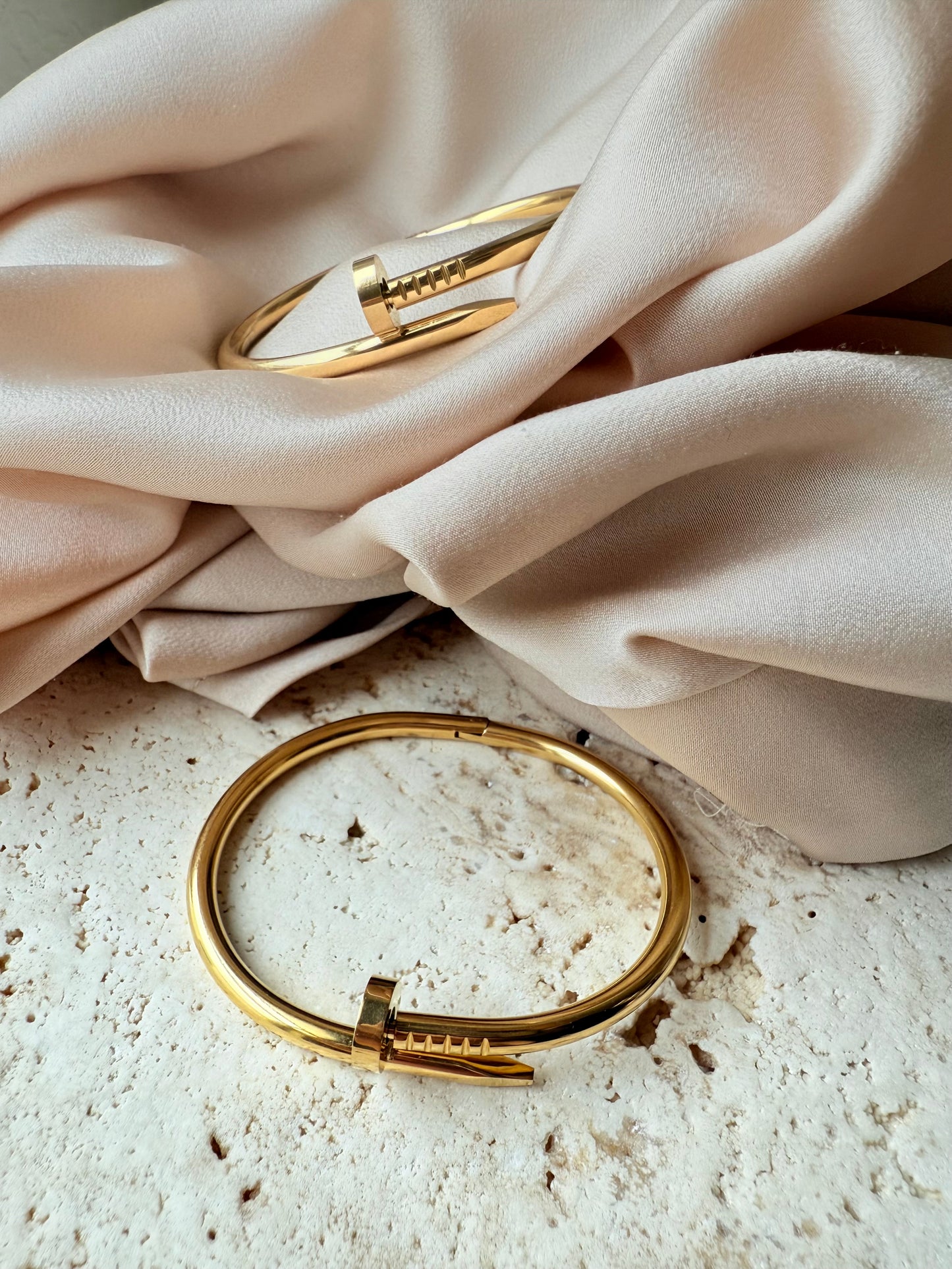 Clavo bangle