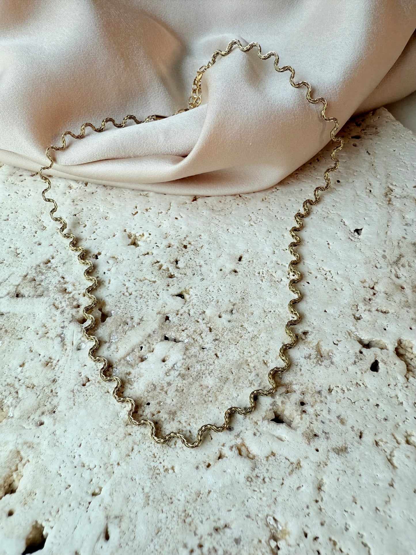 Olas Necklace