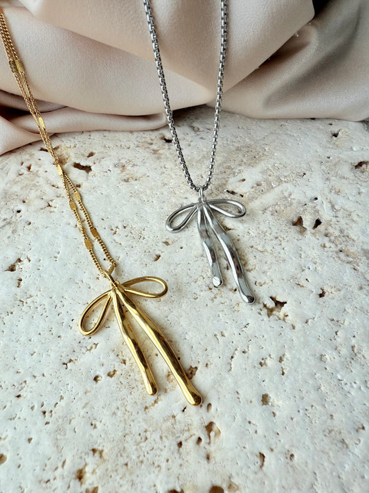 Le’ bow necklace