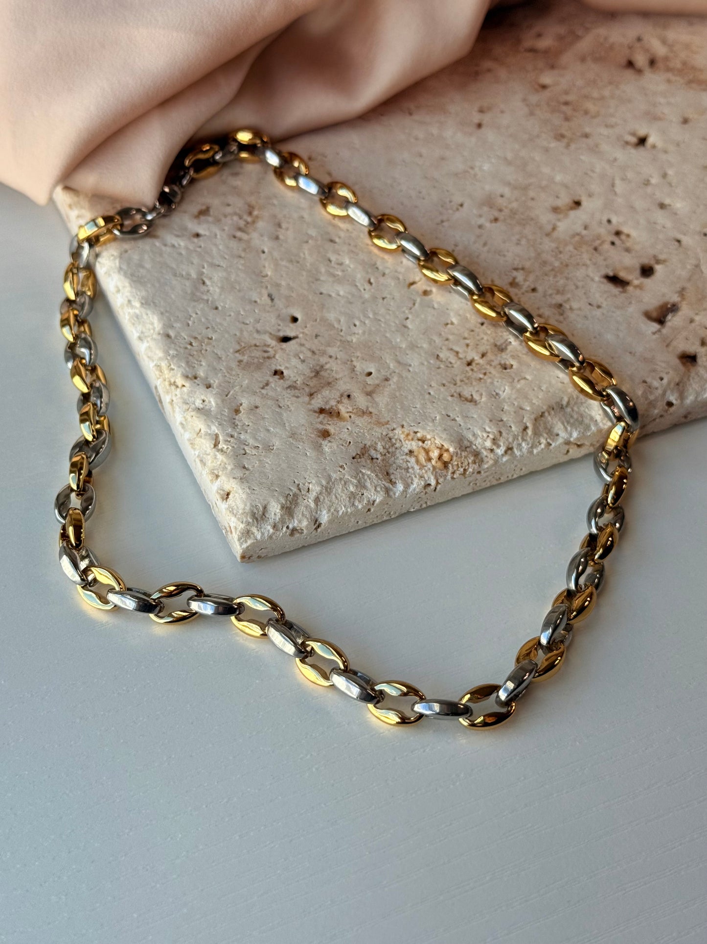Two tone chain necklace