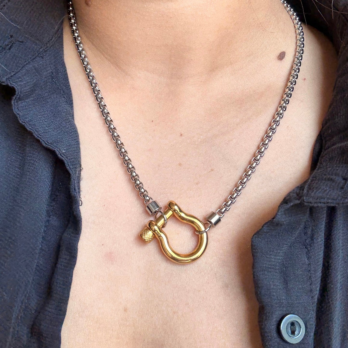 Clutch necklace