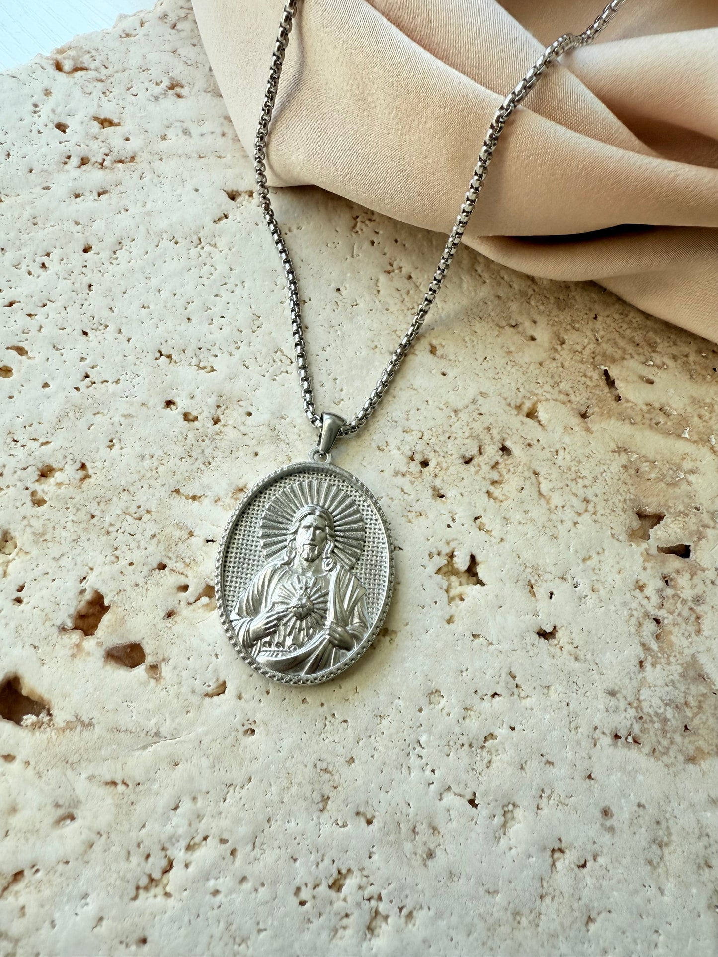 Jesús necklace