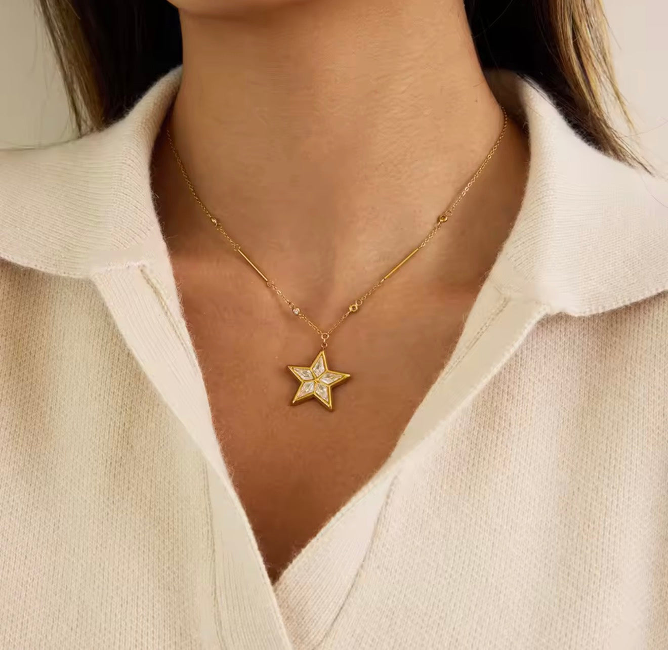 Dainty star necklace